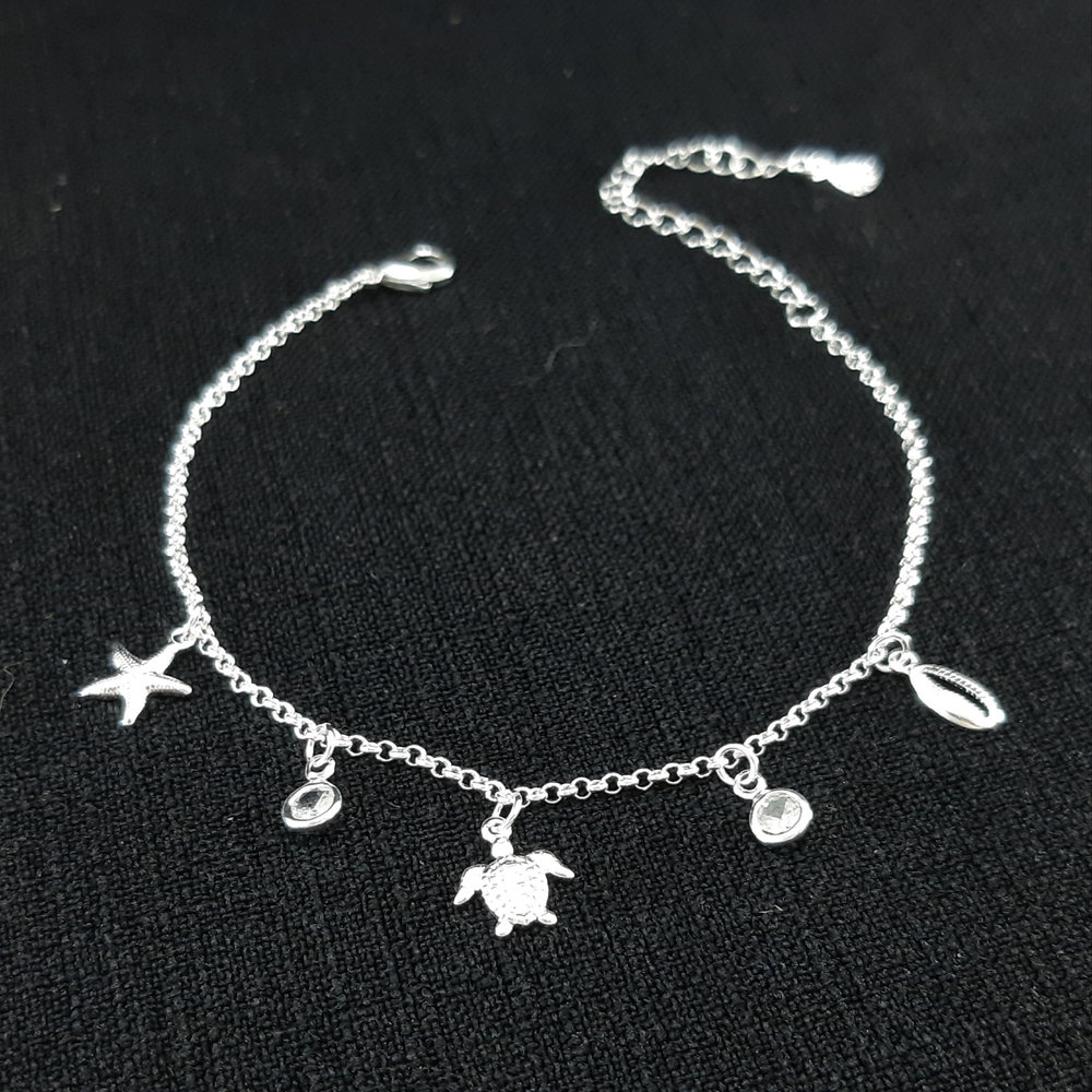 Pulseira ponto de luz, tartaruga, estrela-do-mar e concha pêndulo