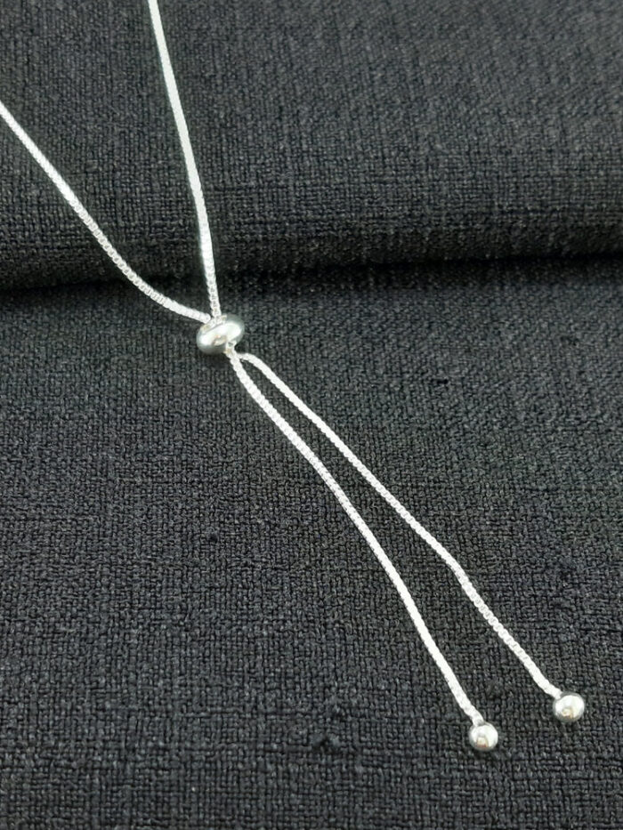 Gargantilha gravatinha detalhe bola prateada