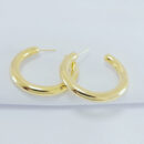 Brinco argola estilo tubo