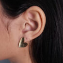 Brinco coração detalhado