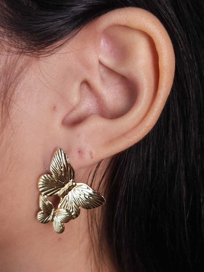 Brinco borboleta dupla  detalhada