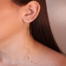 Brinco fio veneziana detalhe ondulado