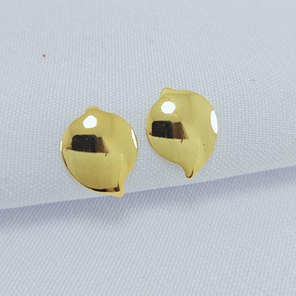 Brinco formato gota liso