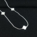 Gargantilha choker detalhe trevo branco