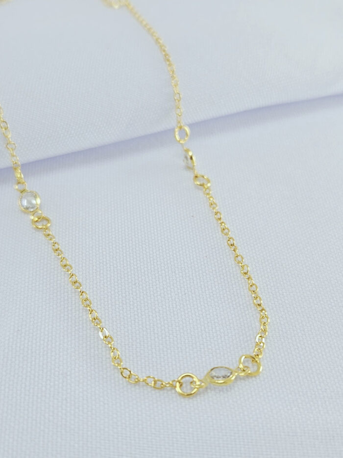 Gargantilha choker detalhe pontos de luz