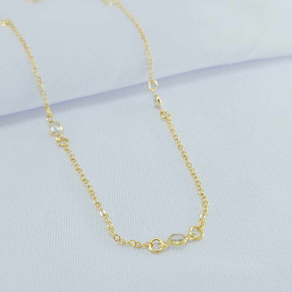 Gargantilha choker detalhe pontos de luz