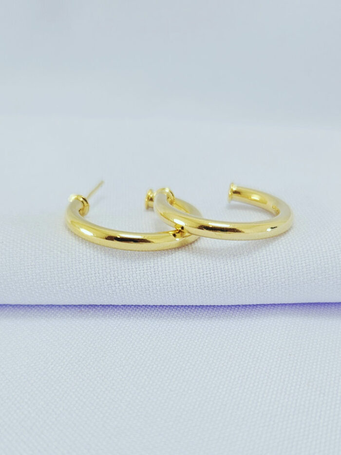 Argola aberta estilo tubo