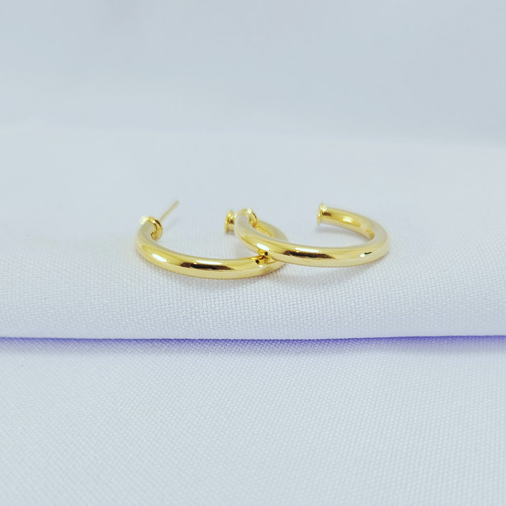 Argola aberta estilo tubo