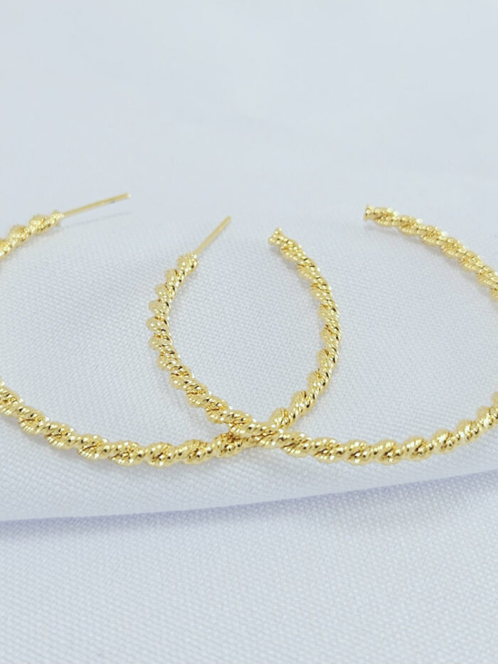 Brinco argola fio torçido