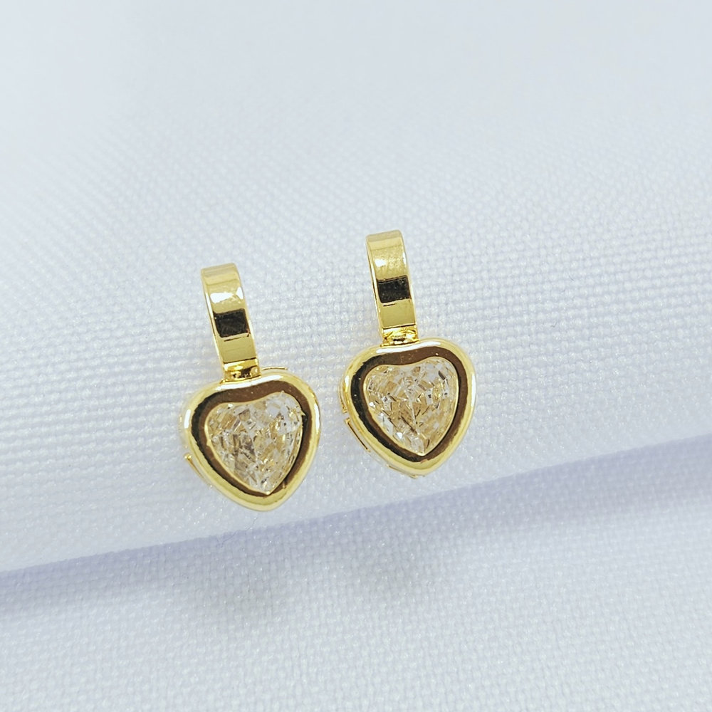 Brinco base lisa com coração cristal