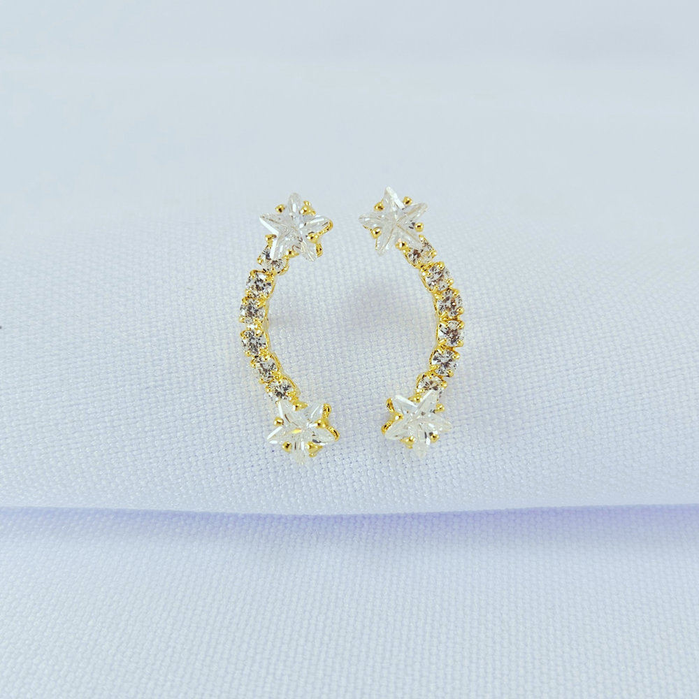 Brinco curvado cristal com estrela