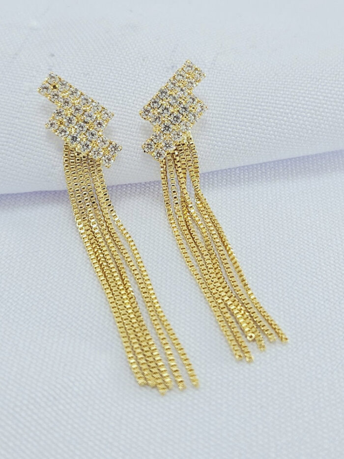 Brinco base cravejado  com fios veneziana