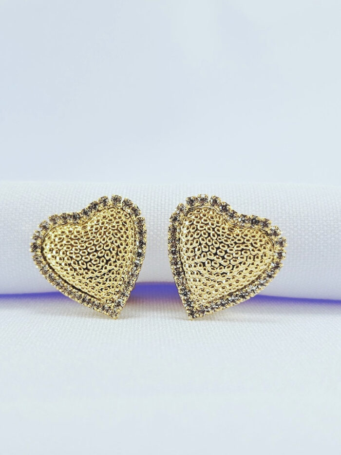 Brinco de presão  coração detalhado com zircônia