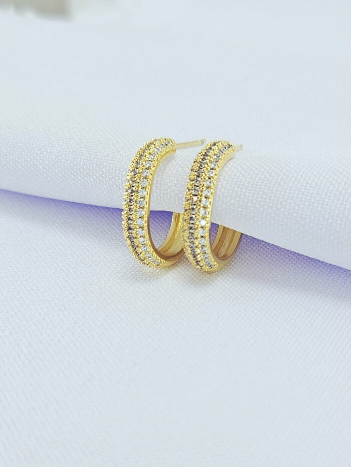 Brinco argola aberta cravejada