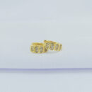 Argola dourada cravejada