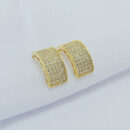 Brinco curvado frente cravejado