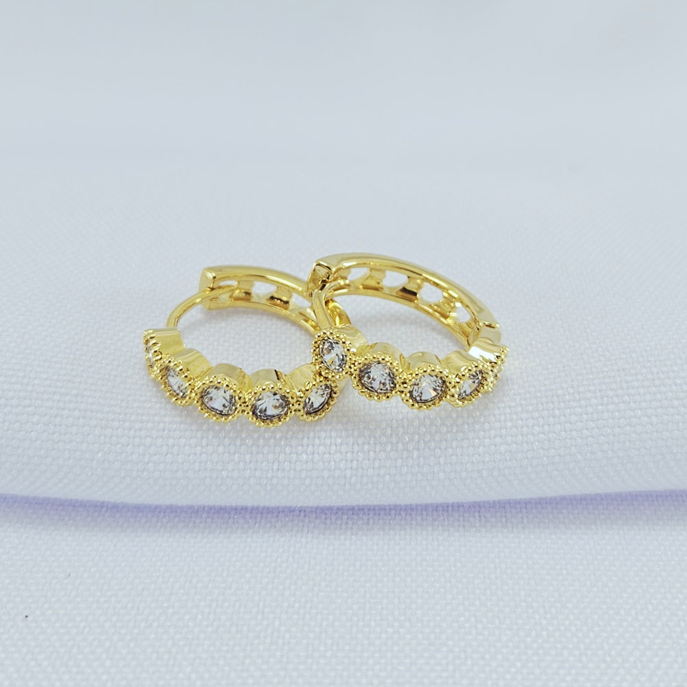 Argola com pedras cristal formato círculo