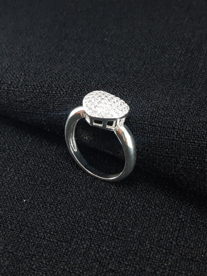 Anel coração boleado cravejado