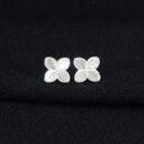 Brinco trevo detalhado