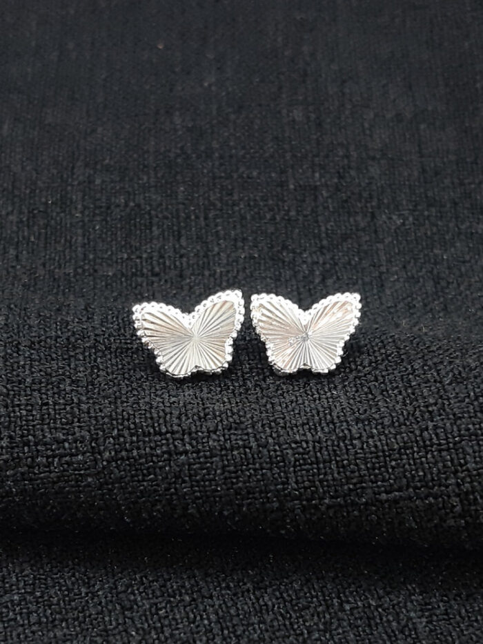 Brinco borboleta detalhada