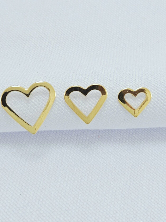 Trio de brincos coração vazado chapeado