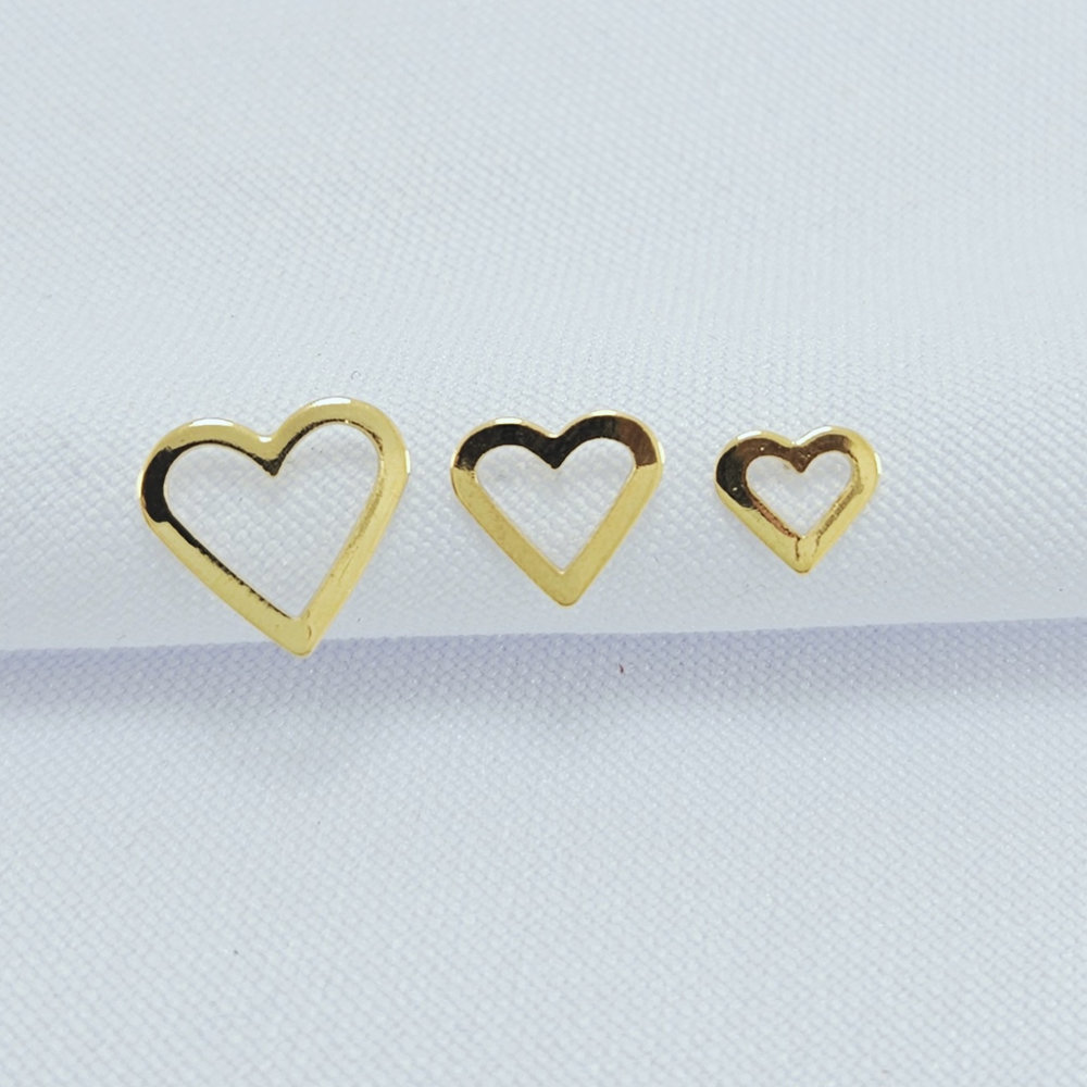 Trio de brincos coração vazado chapeado