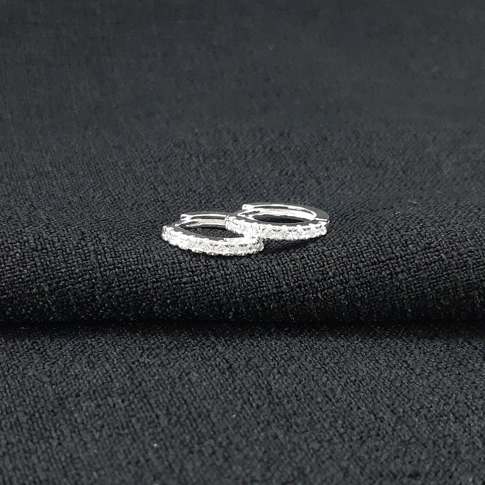 Brinco argola fio cravejado