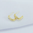 Brinco argola quadrada com ponto de luz coração