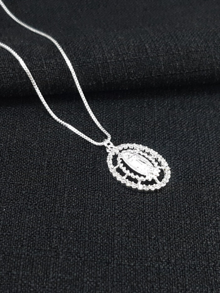 Gargantilha Nossa Senhora de Guadalupe detalhe cravejado