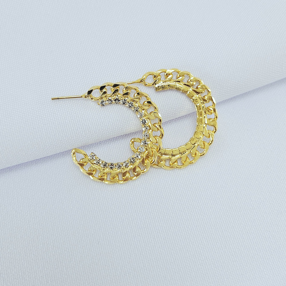 Brinco argola elos estilo corrente e detalhe cravejado - Imagem 2