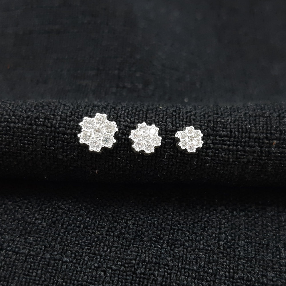 Trio de brincos flor cravejada