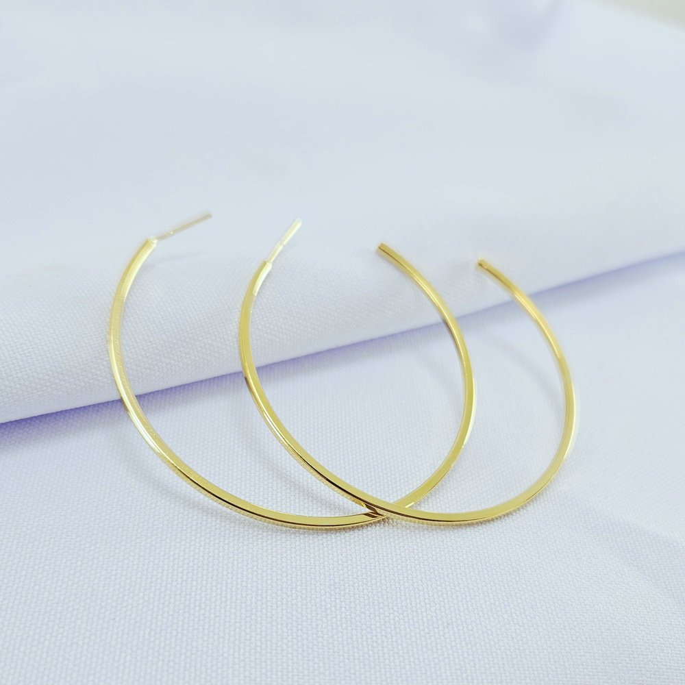 Argola fio quadrado liso