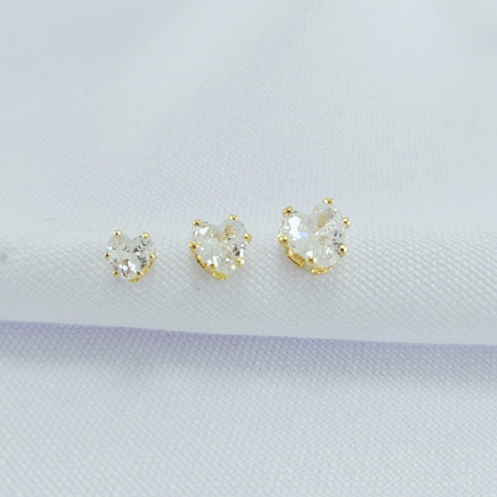 Trio de brincos formato coração