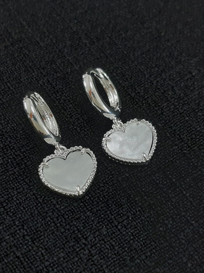 Brinco argola pêndulo coração