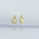 Brinco oval pérola com ponto de luz