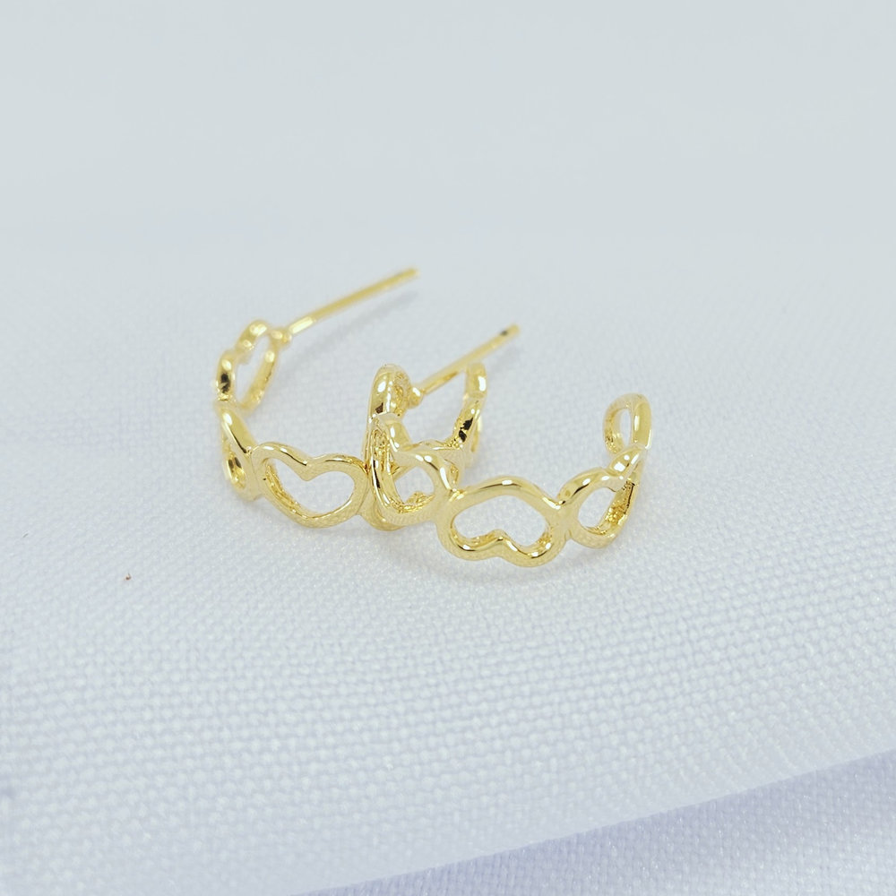 Brinco argolinha coração vazado