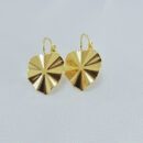 Brinco gancho coração detalhado