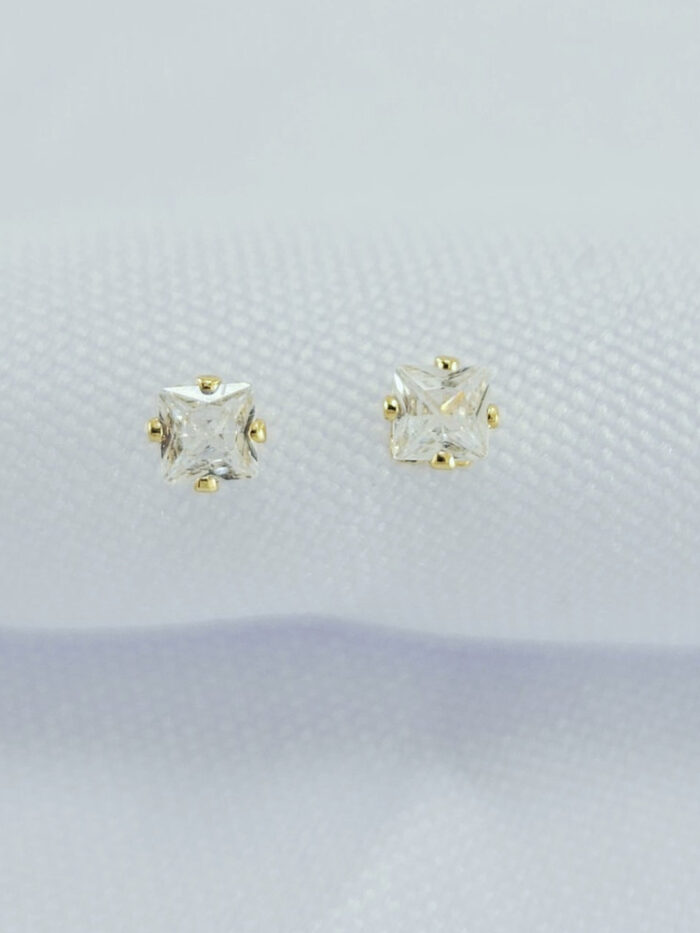 Brinco ponto de luz cristal quadrado