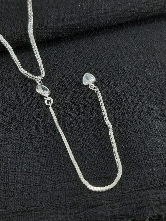 Gargantilha gravatinha detalhe pontos de luz