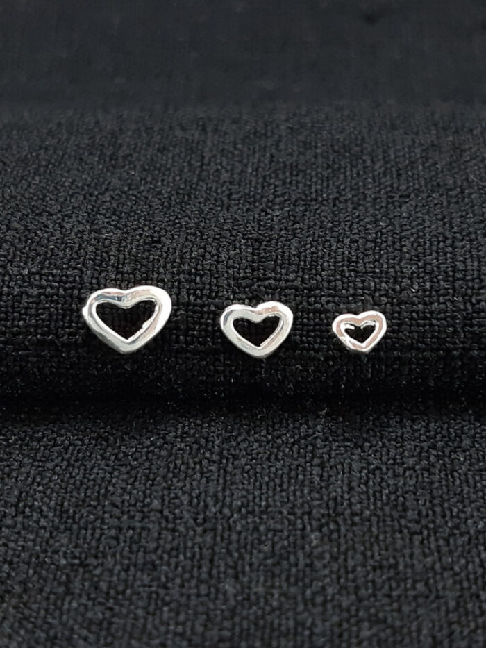 Brinco trio corações lisos vazados