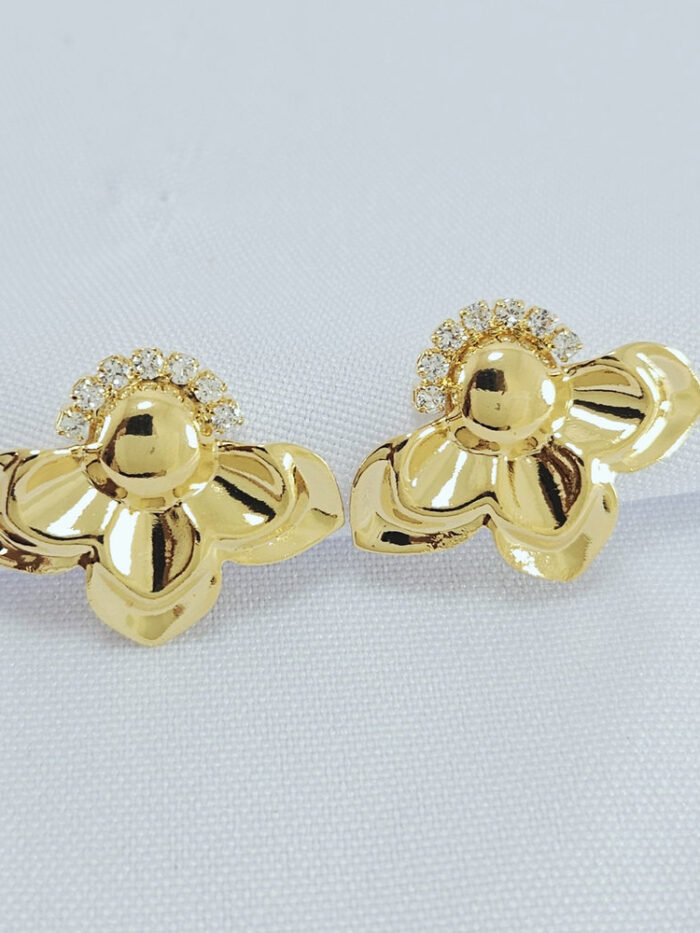 Brinco meia flor detalhe riviera
