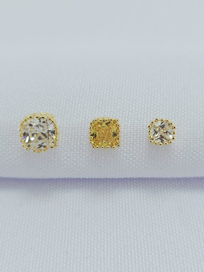 Trio de brincos amarelo e cristal borda detalhada