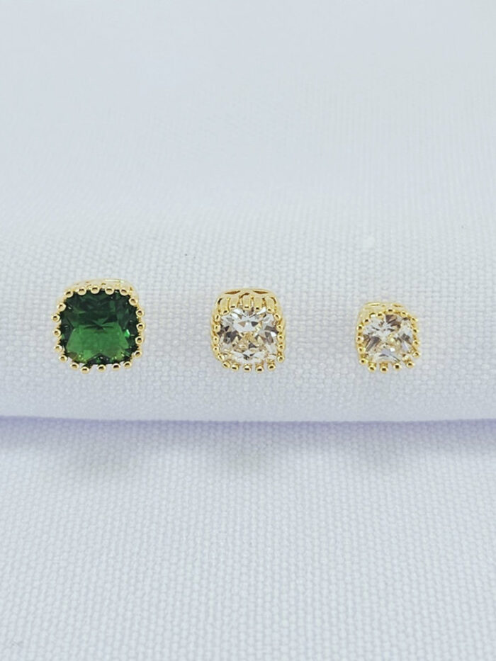 Trio de brincos verde e cristal borda detalhada