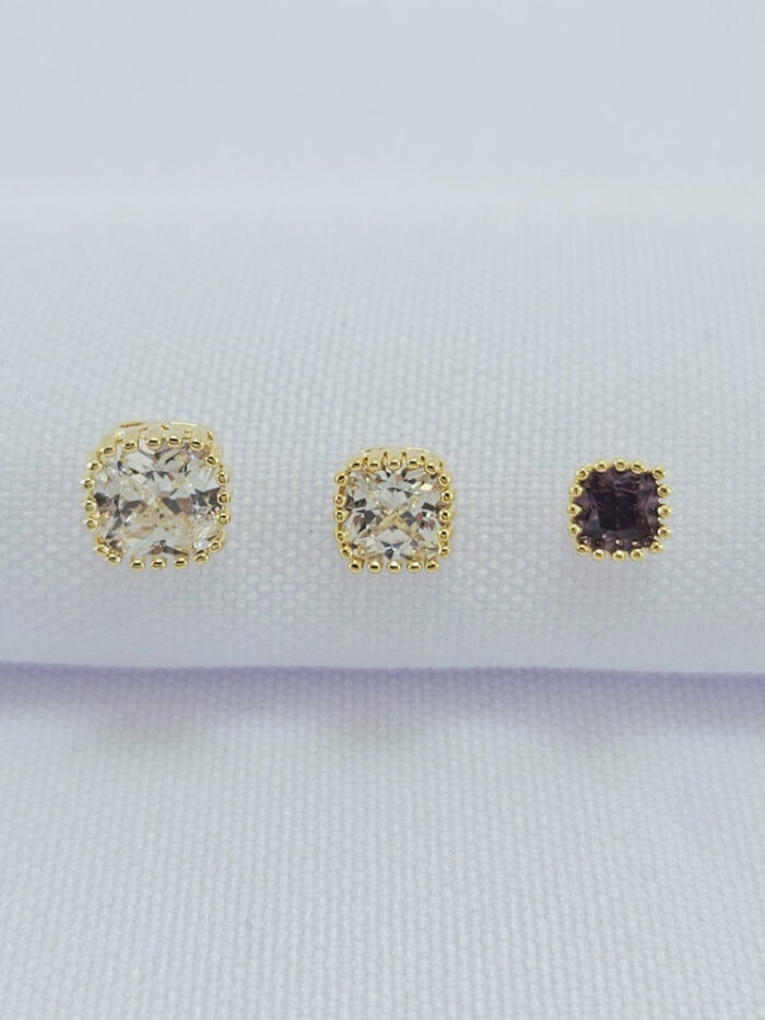 Trio de brincos roxo e cristal borda detalhada