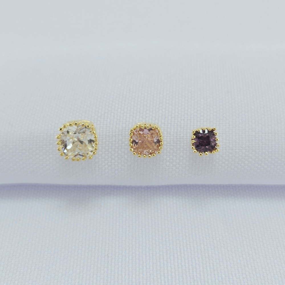 Trio de brincos sortidos borda detalhada