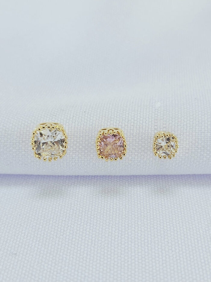 Trio de brincos quadrado com borda detalhada