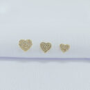 Trio de brincos coração cravejado detalhado
