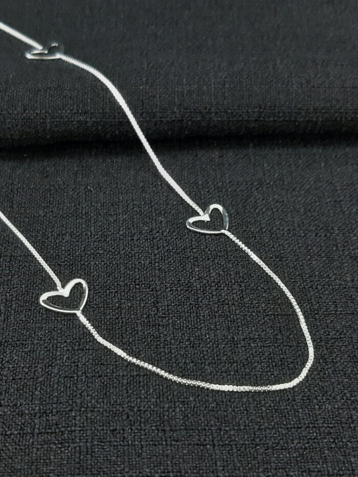 Gargantilha choker detalhe coração vazado