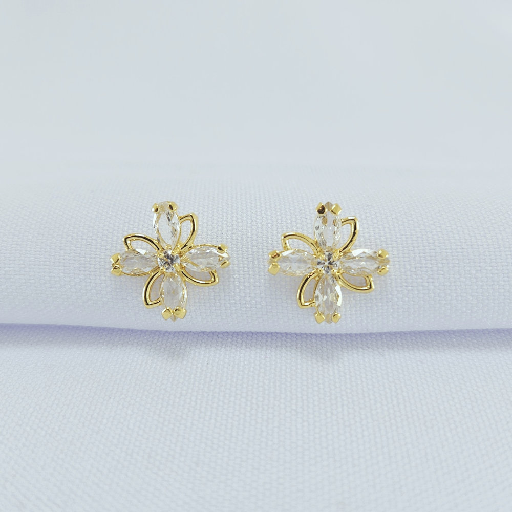 Brinco flor detalhe pedra navete cristal