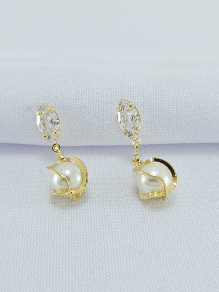 Brinco pedra navete com pérola pêndulo